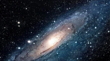 المذنب الغريب يستخدم شعاعاً ضوئياً لإزالة الغبار من مساره الفلكي